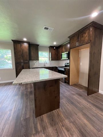 613 E Mustang Street, Crowley, TX 76036