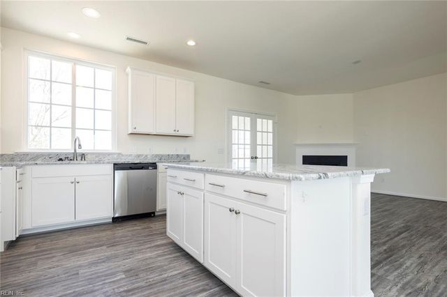 105 Corcoran LN, Suffolk, VA 23434