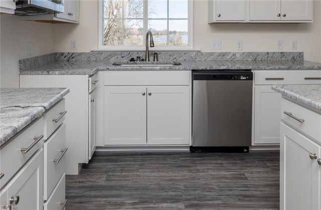 105 Corcoran LN, Suffolk, VA 23434