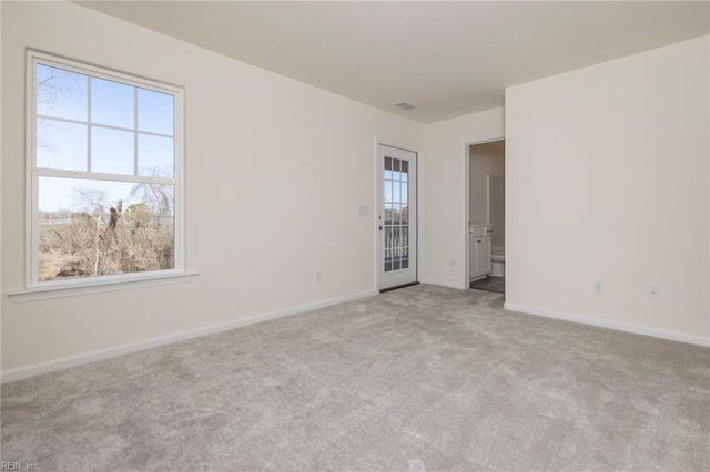 105 Corcoran LN, Suffolk, VA 23434