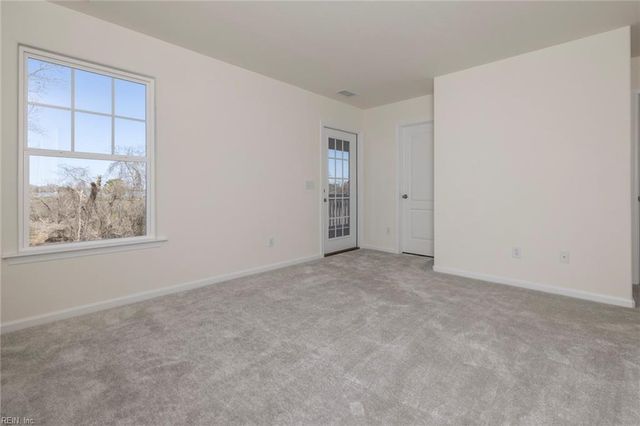 105 Corcoran LN, Suffolk, VA 23434