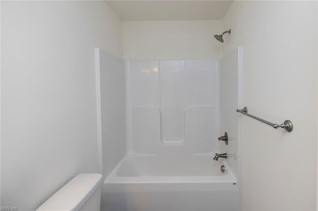 105 Corcoran LN, Suffolk, VA 23434