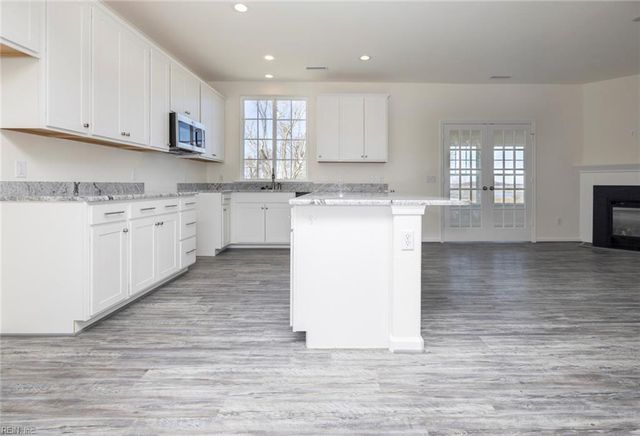 105 Corcoran LN, Suffolk, VA 23434