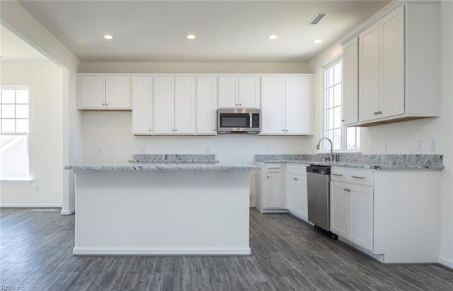 105 Corcoran LN, Suffolk, VA 23434