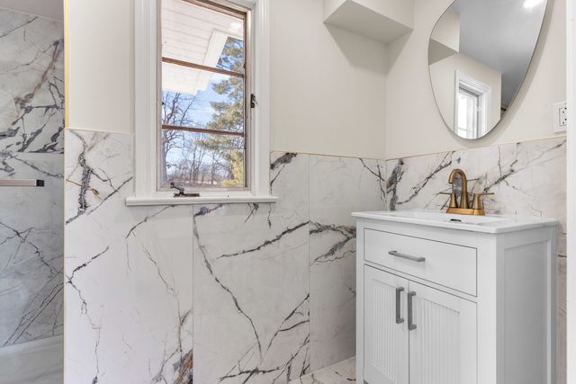 8239 BEACH Drive, Rockford, IL 61103