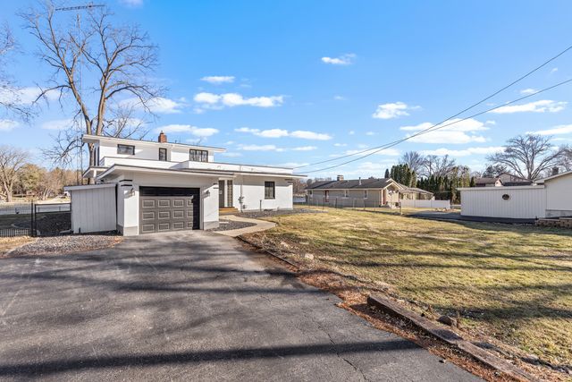 8239 BEACH Drive, Rockford, IL 61103