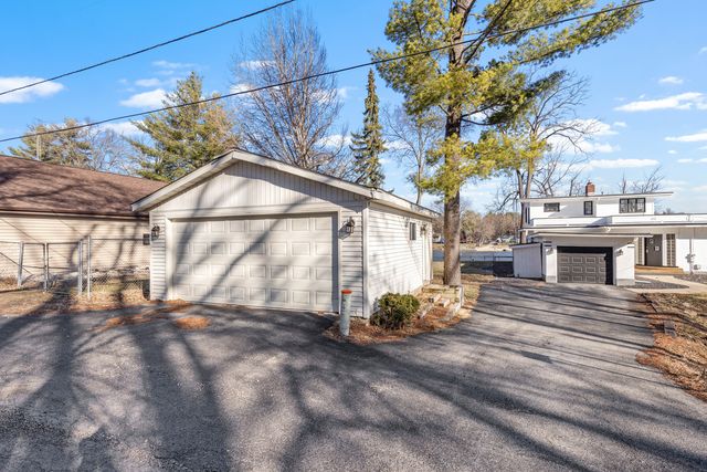 8239 BEACH Drive, Rockford, IL 61103