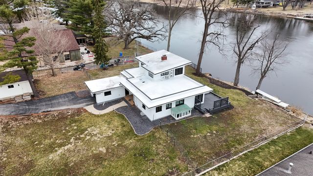 8239 BEACH Drive, Rockford, IL 61103