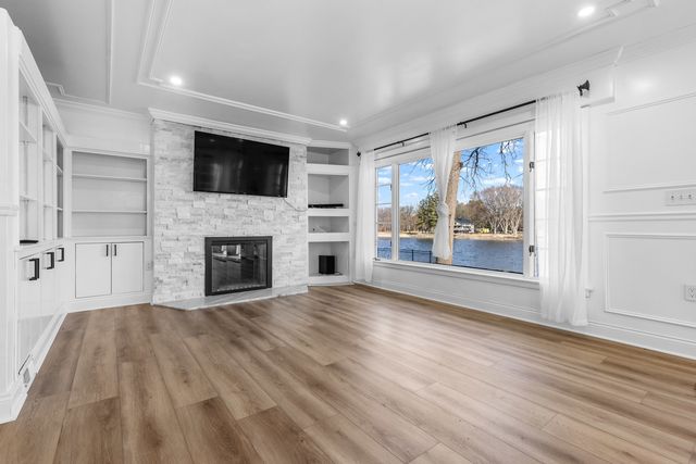 8239 BEACH Drive, Rockford, IL 61103