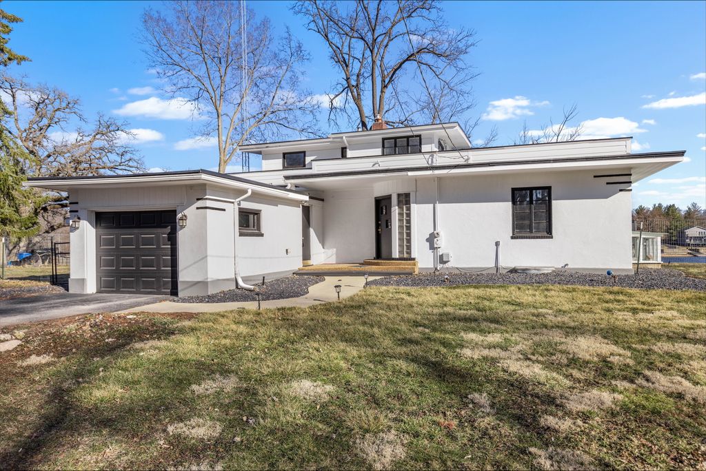 8239 BEACH Drive, Rockford, IL 61103