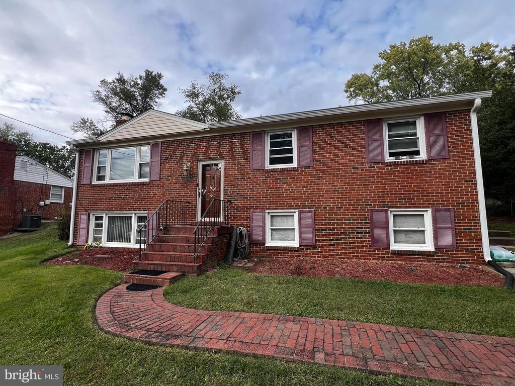 4206 LAKEVIEW DR, Temple Hills, MD 20748