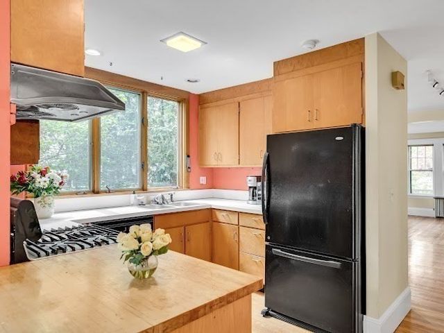 92 Chilton, Cambridge, MA 02138