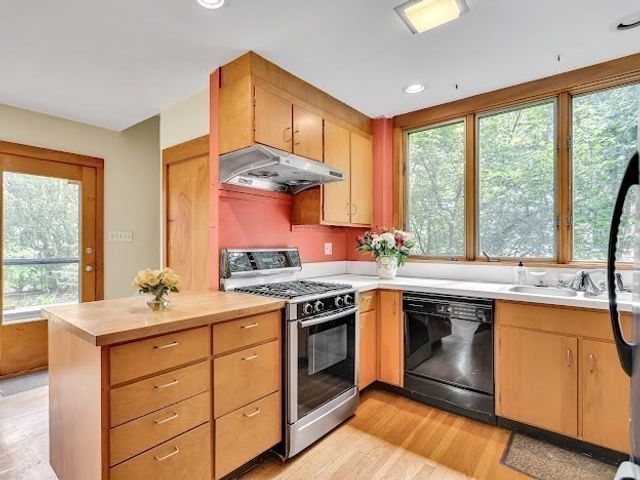 92 Chilton, Cambridge, MA 02138