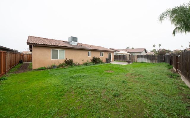 1935 Madison Drive, Madera, CA 93638