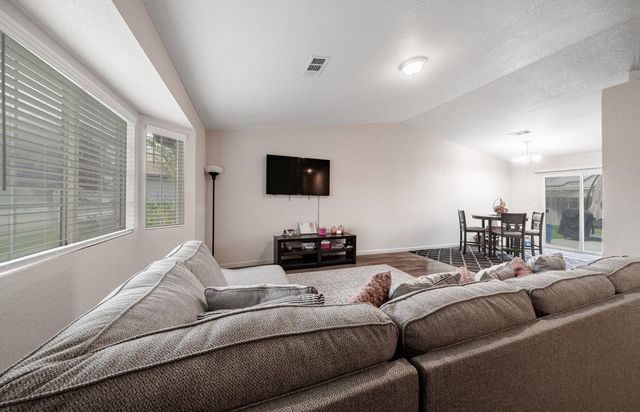 1935 Madison Drive, Madera, CA 93638