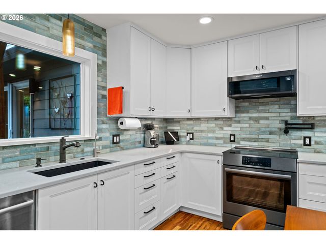 7452 Se 49TH Ave, Portland, OR 97206