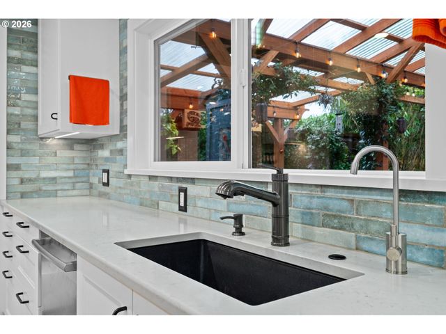 7452 Se 49TH Ave, Portland, OR 97206