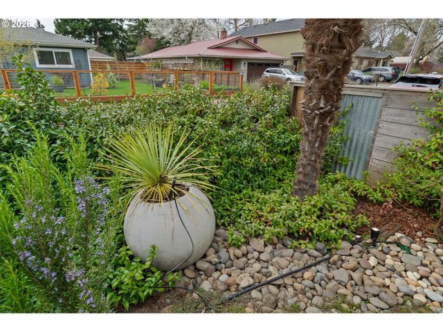 7452 Se 49TH Ave, Portland, OR 97206