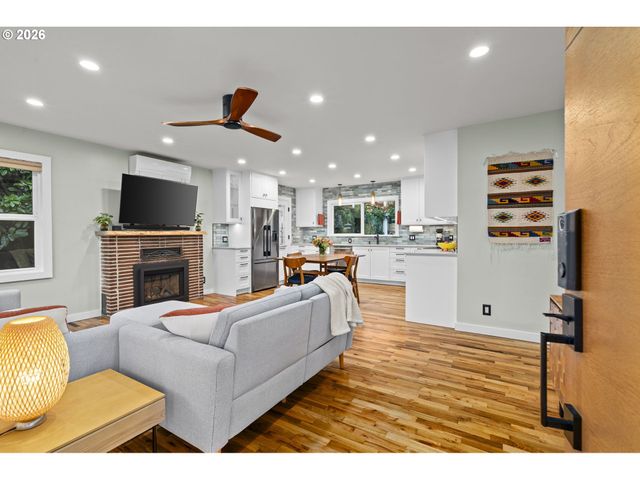 7452 Se 49TH Ave, Portland, OR 97206