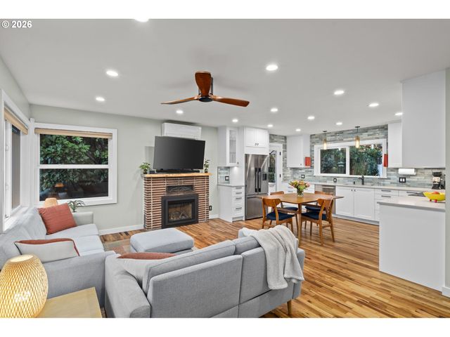 7452 Se 49TH Ave, Portland, OR 97206