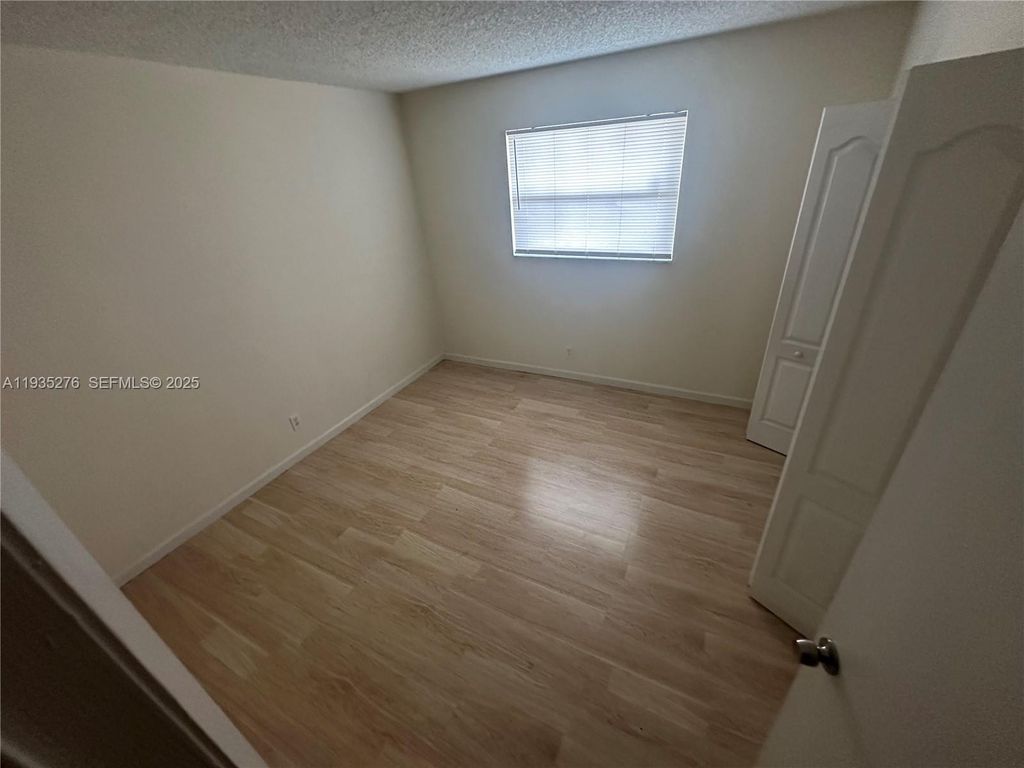 Image 14 of property listing at 1700 NW 58th Ter 2B, Sunrise, FL 33313