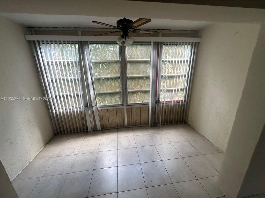 Image 5 of property listing at 1700 NW 58th Ter 2B, Sunrise, FL 33313
