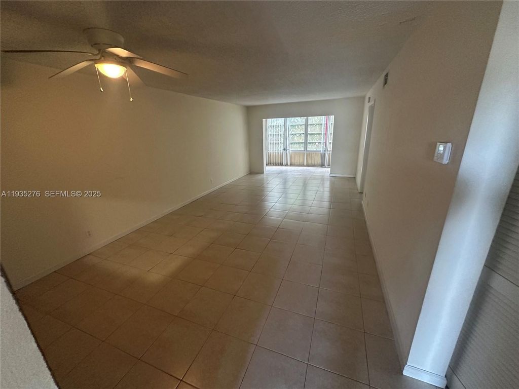 Image 9 of property listing at 1700 NW 58th Ter 2B, Sunrise, FL 33313