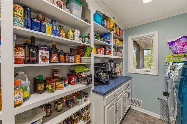 8409 Ensley Place, Leawood, KS 66206