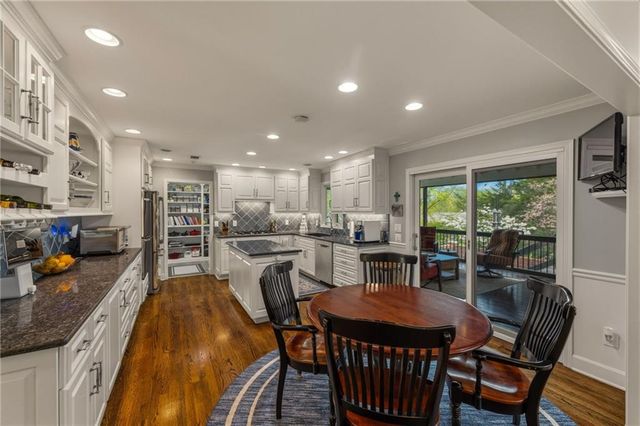 8409 Ensley Place, Leawood, KS 66206