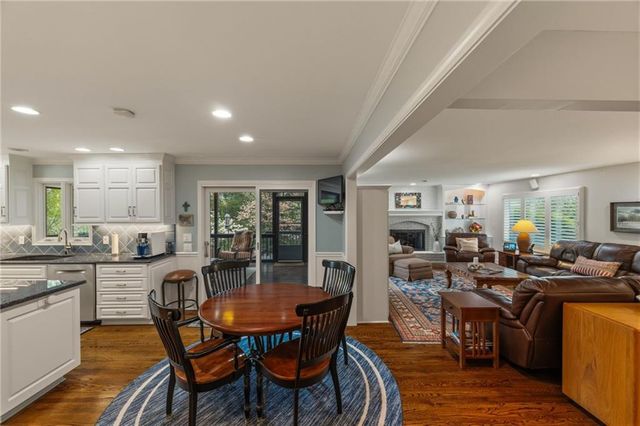8409 Ensley Place, Leawood, KS 66206