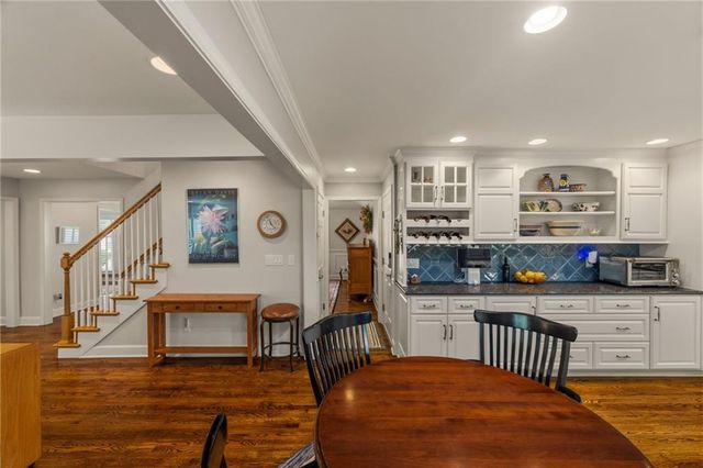 8409 Ensley Place, Leawood, KS 66206