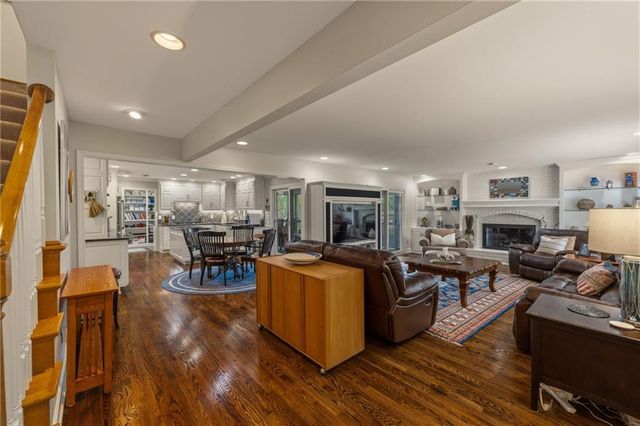 8409 Ensley Place, Leawood, KS 66206