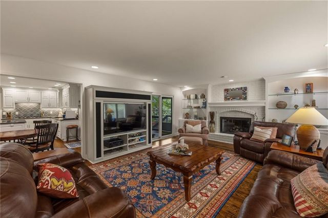 8409 Ensley Place, Leawood, KS 66206
