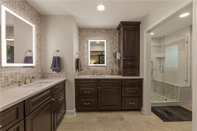 8409 Ensley Place, Leawood, KS 66206