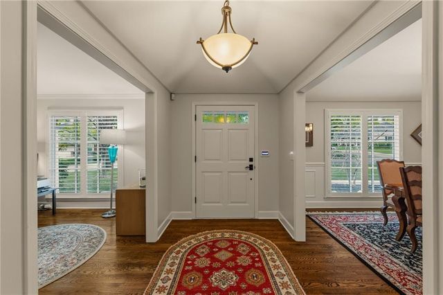 8409 Ensley Place, Leawood, KS 66206
