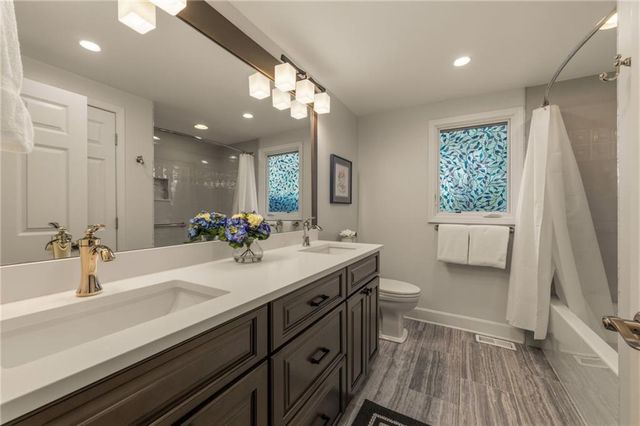 8409 Ensley Place, Leawood, KS 66206