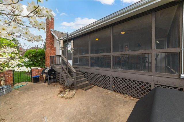 8409 Ensley Place, Leawood, KS 66206