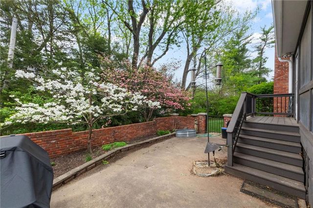 8409 Ensley Place, Leawood, KS 66206