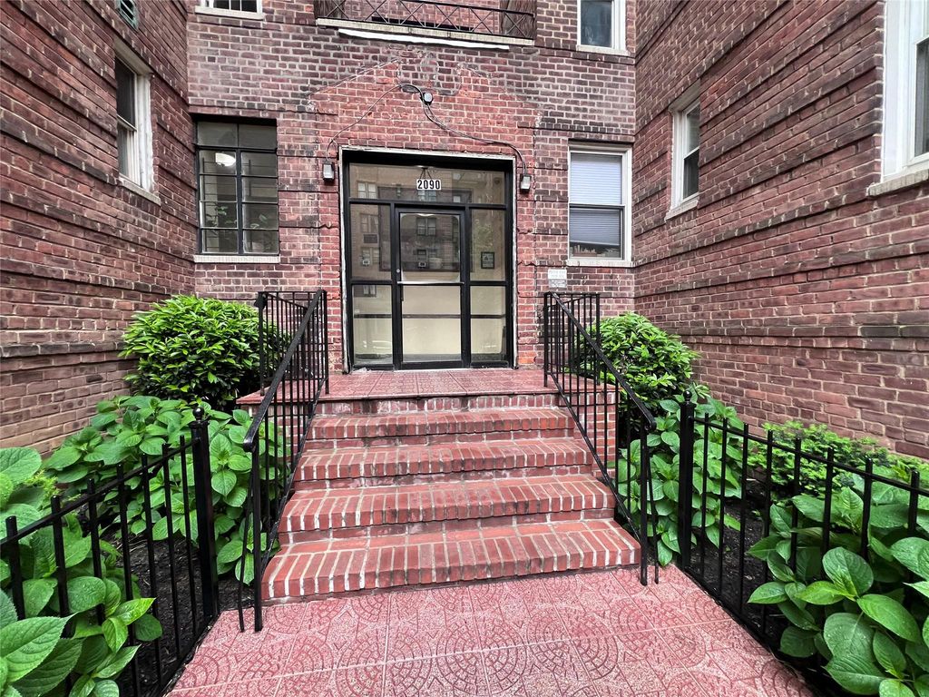 2090 Barnes Avenue 2H, Bronx, NY 10462