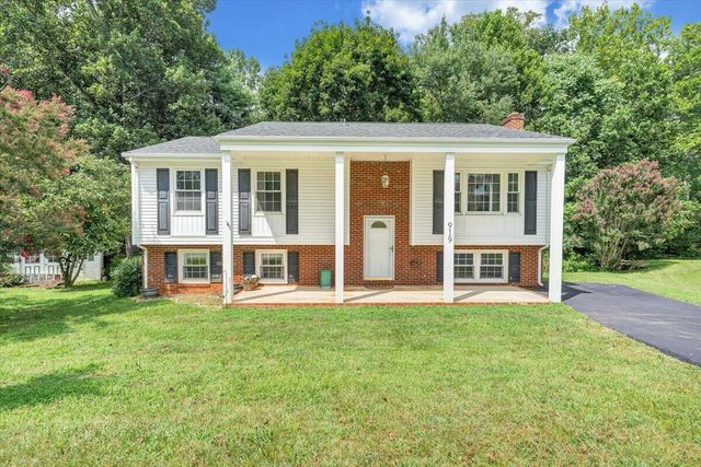 919 Halifax CIR, Vinton, VA 24179