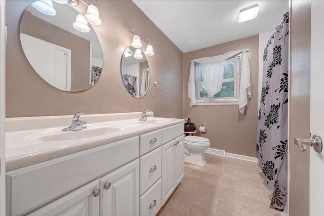 919 Halifax CIR, Vinton, VA 24179