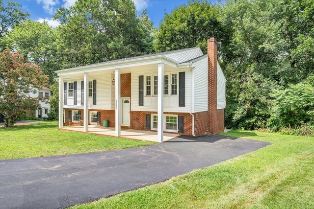 919 Halifax CIR, Vinton, VA 24179