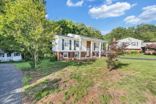 919 Halifax CIR, Vinton, VA 24179