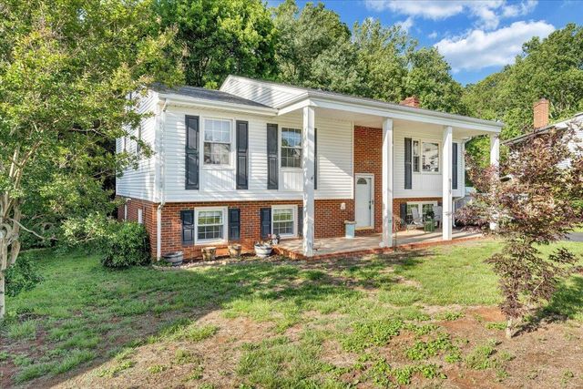 919 Halifax CIR, Vinton, VA 24179