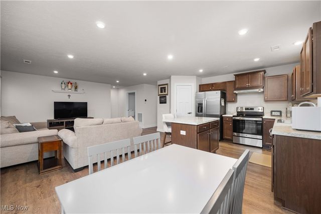 133 W Spring Drive, Elyria, OH 44035