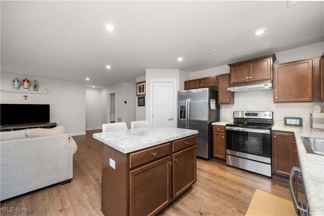 133 W Spring Drive, Elyria, OH 44035