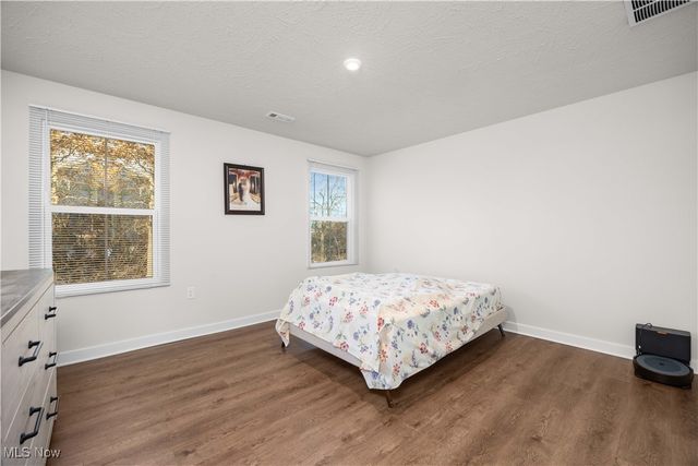 133 W Spring Drive, Elyria, OH 44035