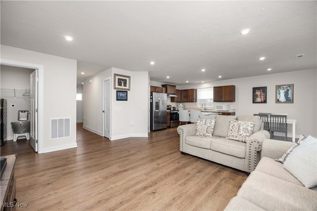 133 W Spring Drive, Elyria, OH 44035