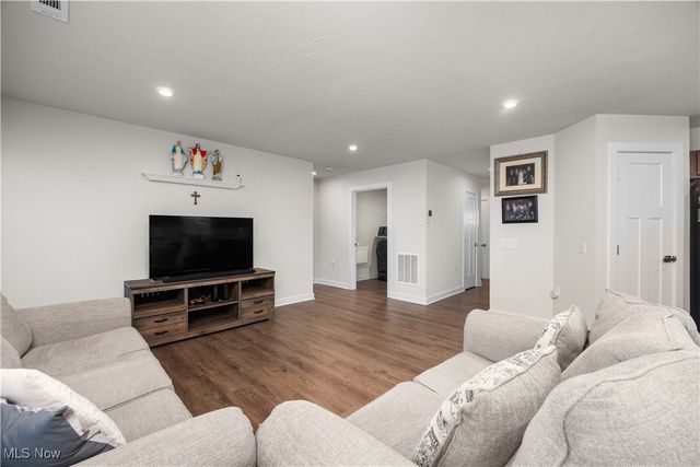 133 W Spring Drive, Elyria, OH 44035