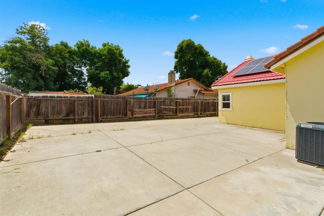 8152 Le Mans Ave, Stockton, CA 95210